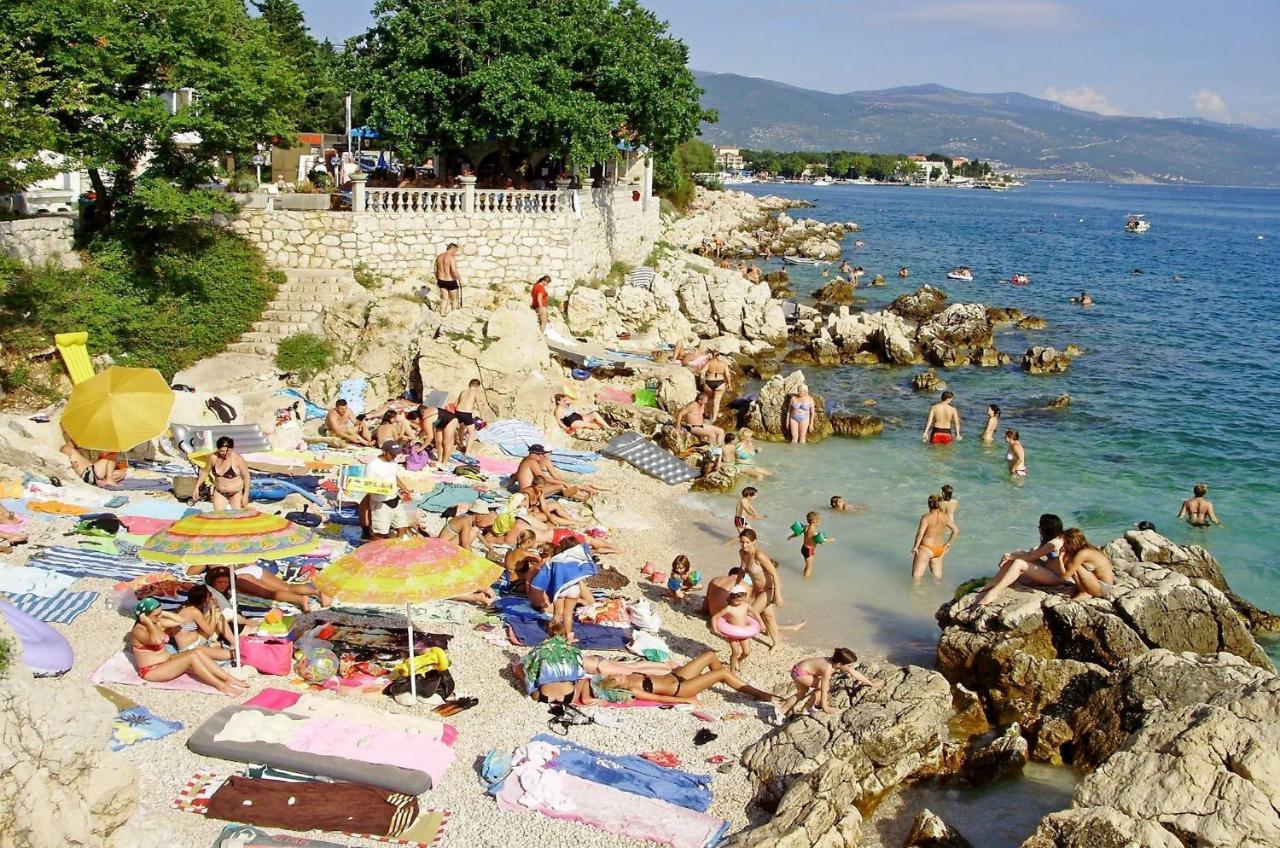Apartments Branimir Novi Vinodolski Bagian luar foto