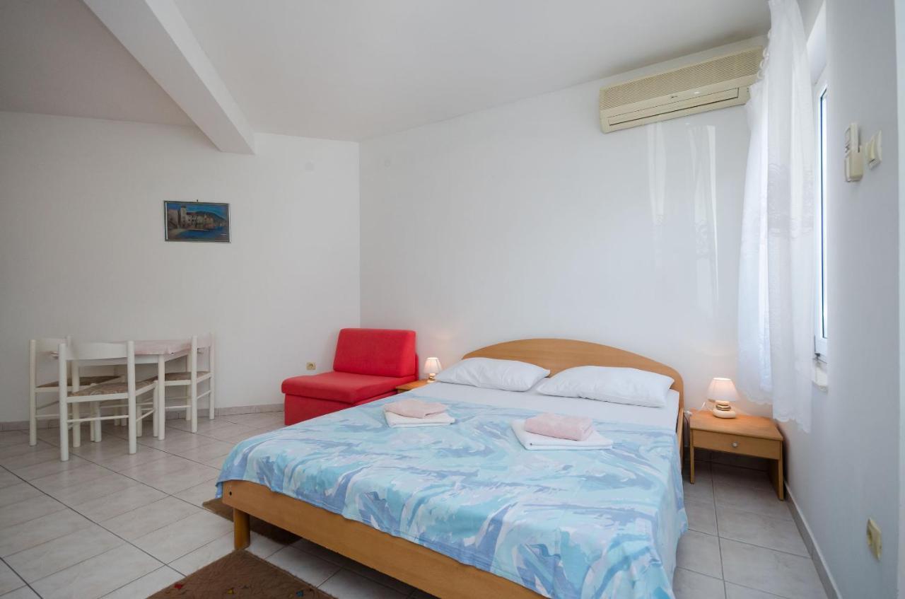 Apartments Branimir Novi Vinodolski Bagian luar foto