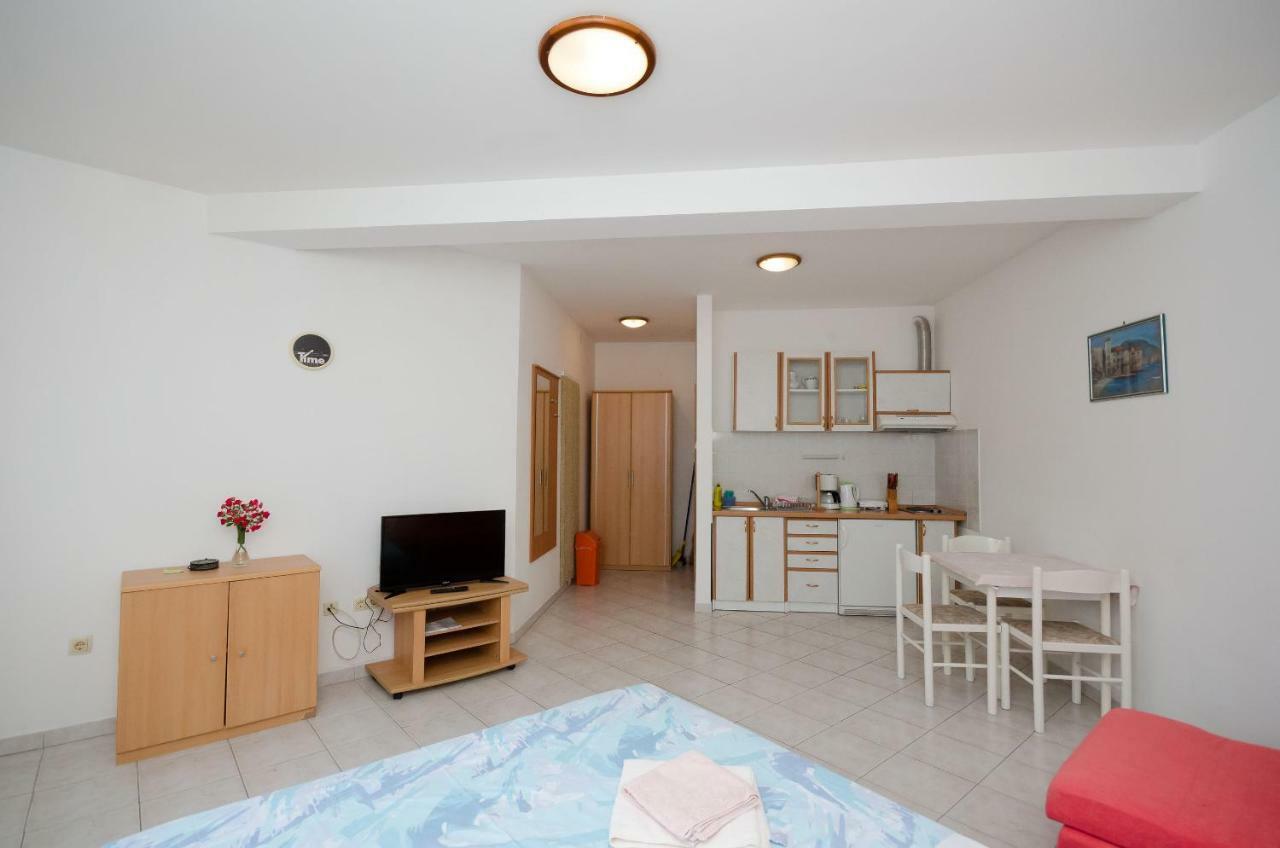 Apartments Branimir Novi Vinodolski Bagian luar foto