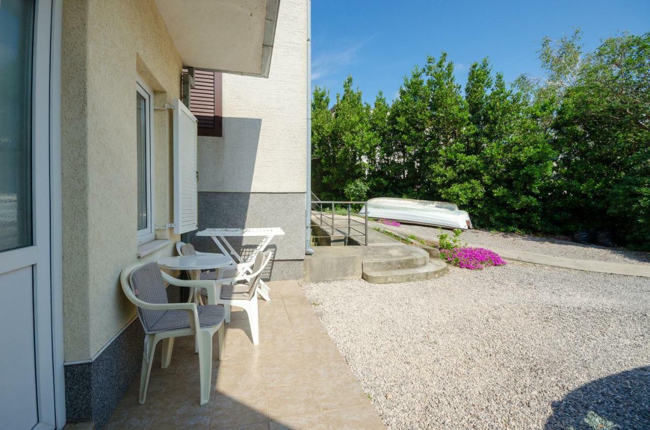 Apartments Branimir Novi Vinodolski Bagian luar foto