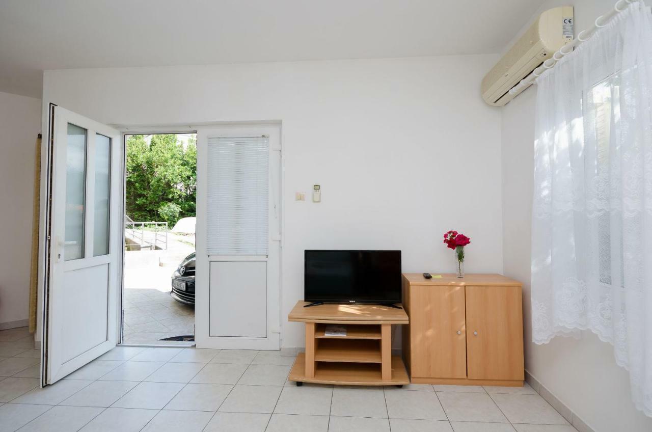 Apartments Branimir Novi Vinodolski Bagian luar foto