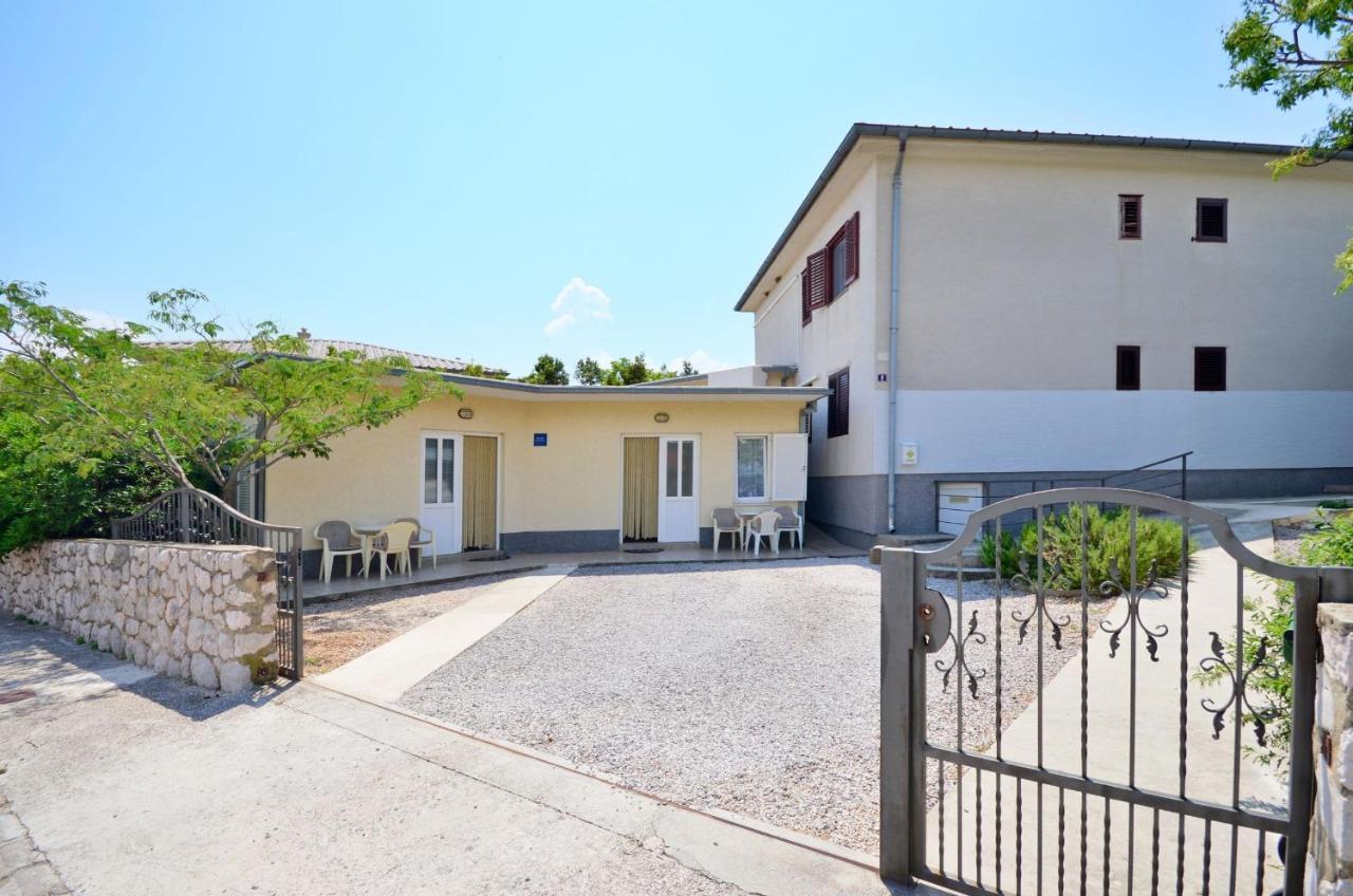 Apartments Branimir Novi Vinodolski Bagian luar foto